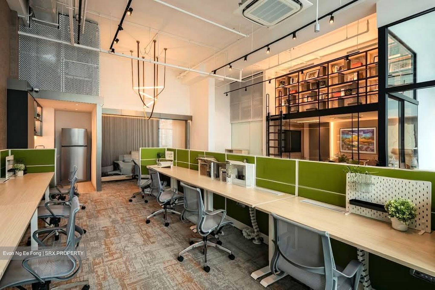 Arc 380 (D8), Office #568680121